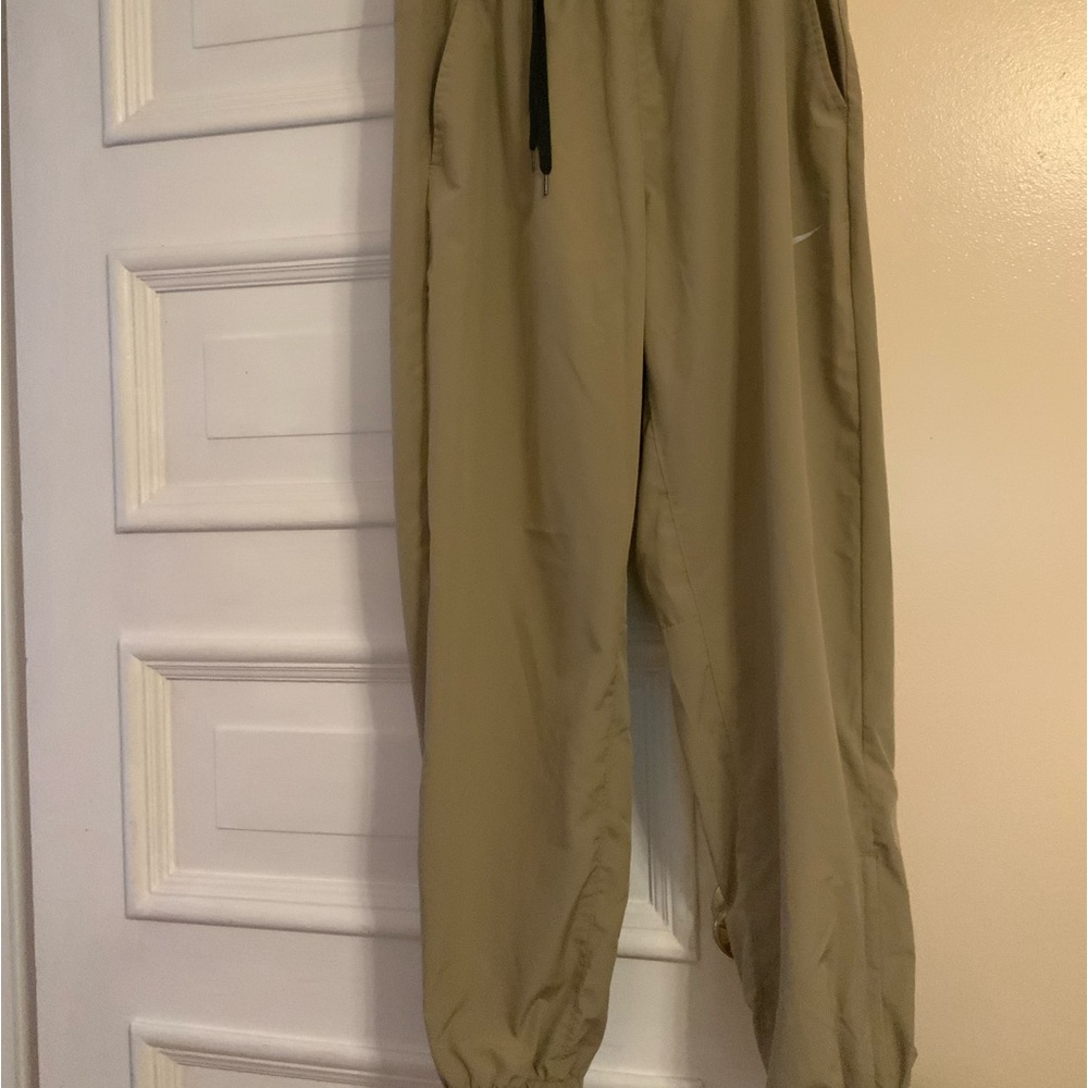 NIKE pants size Medium.  Like new.